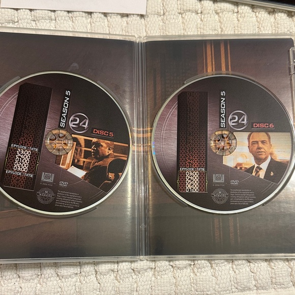 24 Season 5: 7 DVD Collector’s Edition Box Set + Sealed Bonus Disc - Picture 12 of 14